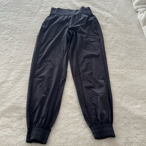 black lululemon joggers